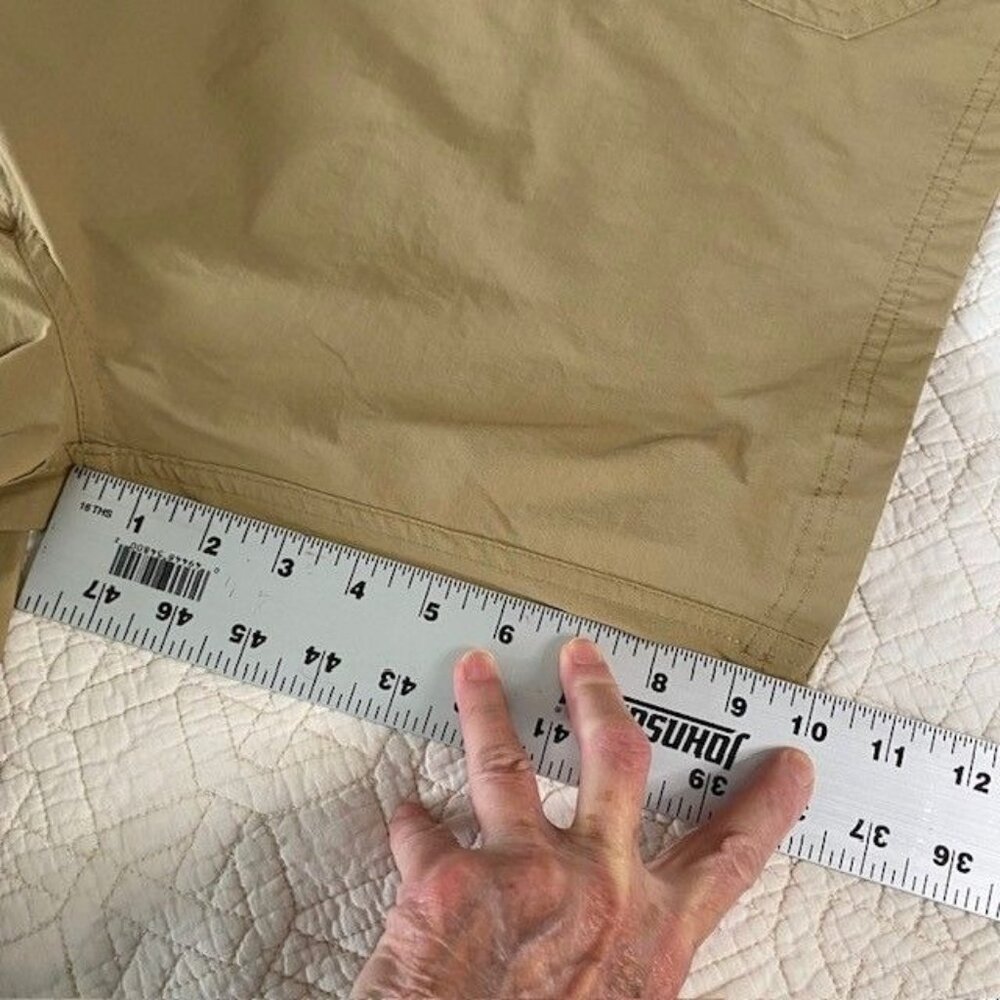 Khaki Cargo Shorts Orvis Men’s sz 32 Tech Zip Pockets Utility Workwear Gorpcore - Picture 6 of 8